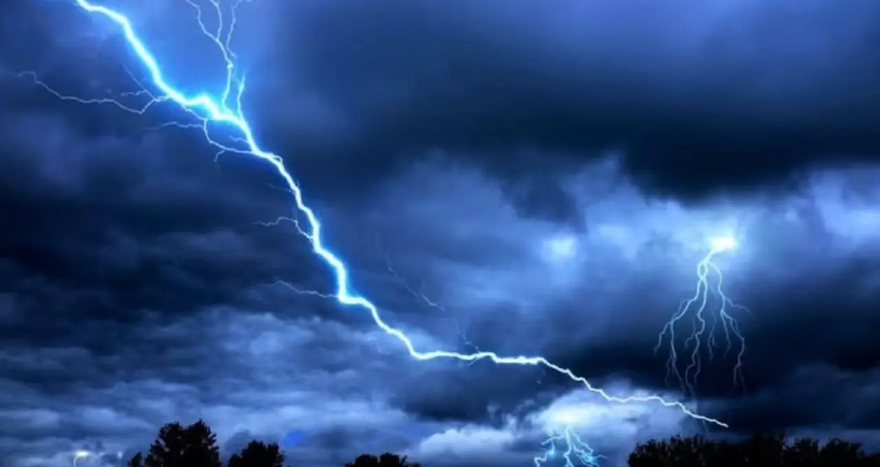 Thunderstorm Alert: ধেয়ে আসছে কালবৈশাখীর তাণ্ডব! দক্ষিণবঙ্গের একাধিক জেলায় ইয়েলো অ্যালার্ট, ঝড়-বৃষ্টিতে কাঁপবে বাংলা
