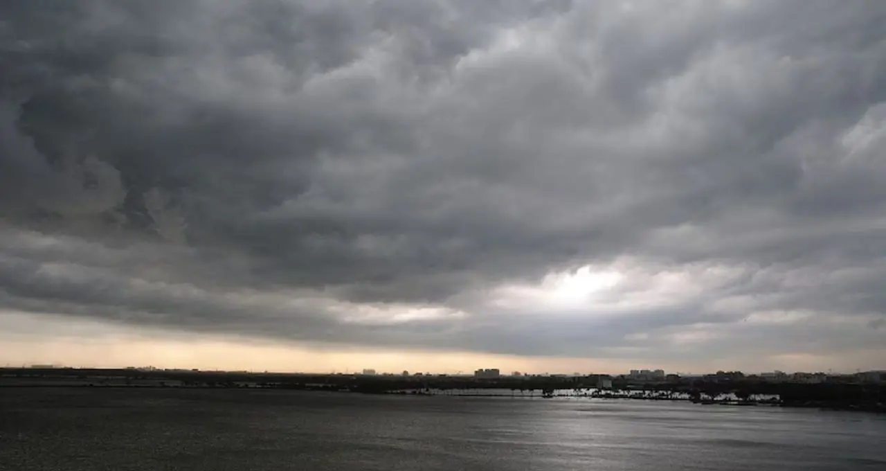 Thunderstorm Alert: ধেয়ে আসছে কালবৈশাখীর তাণ্ডব! দক্ষিণবঙ্গের একাধিক জেলায় ইয়েলো অ্যালার্ট, ঝড়-বৃষ্টিতে কাঁপবে বাংলা
