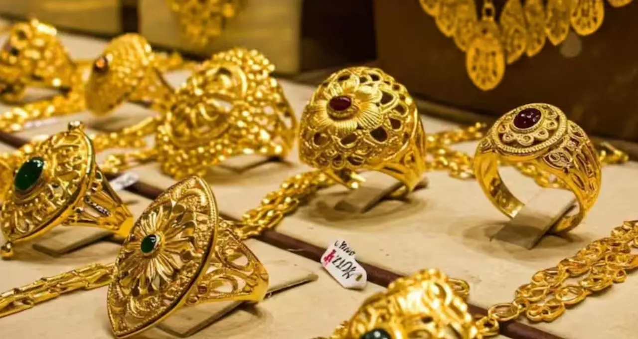 Big Change In Gold Price: এক ধাক্কায় প্রায় ১০ হাজার টাকা বাড়ল সোনার দাম! ১ ভরি কিনতে এখন কত খরচ?
