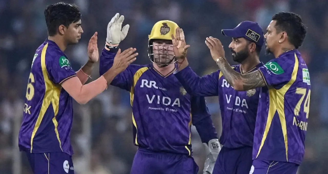 হারেও শেষ নয় আশা! আরসিবির কাছে হেরে গিয়েও প্লে-অফে উঠতে পারে কেকেআর, সামনে জটিল সমীকরণ
