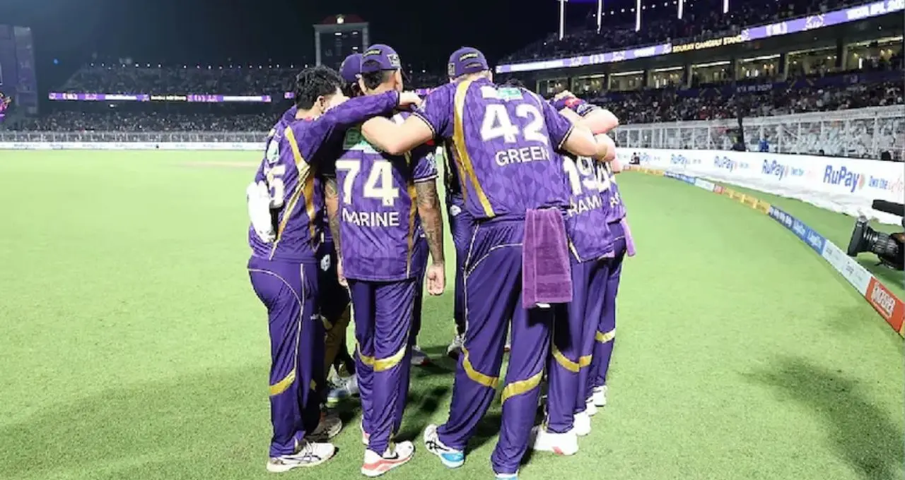হারেও শেষ নয় আশা! আরসিবির কাছে হেরে গিয়েও প্লে-অফে উঠতে পারে কেকেআর, সামনে জটিল সমীকরণ
