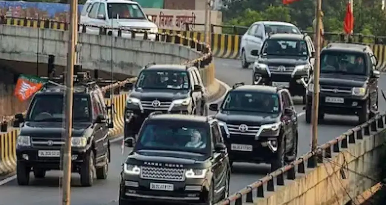 জ্বালানি সঙ্কটে বড় বার্তা মোদির, অর্ধেক করা হল প্রধানমন্ত্রীর কনভয়! রাজ্যগুলিকেও সংযমের পরামর্শ
