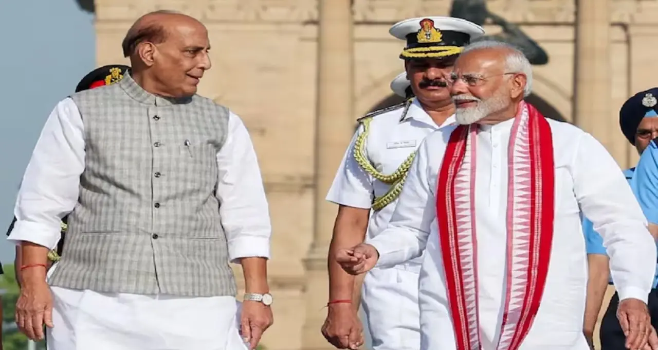 জ্বালানি সঙ্কটে বড় বার্তা মোদির, অর্ধেক করা হল প্রধানমন্ত্রীর কনভয়! রাজ্যগুলিকেও সংযমের পরামর্শ

