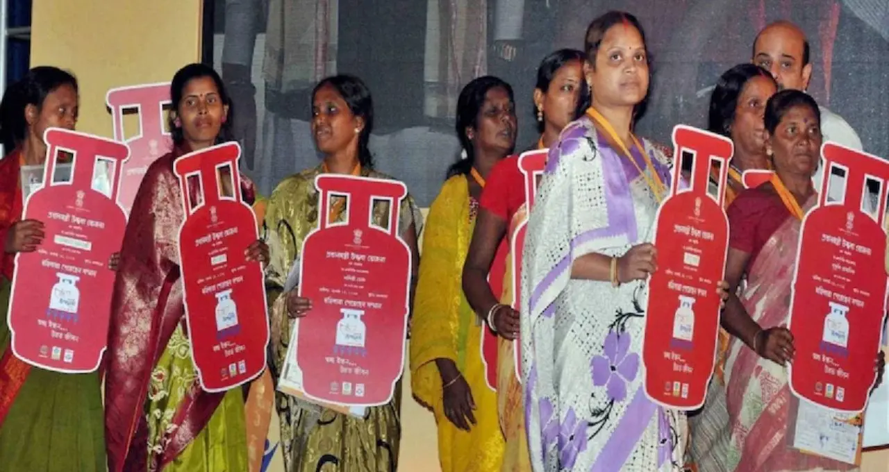 Ujjwala Yojana Bengal: বাংলার মহিলাদের জন্য বড় সুখবর! বিনামূল্যে গ্যাস সংযোগের সঙ্গে মিলবে ভর্তুকিও
