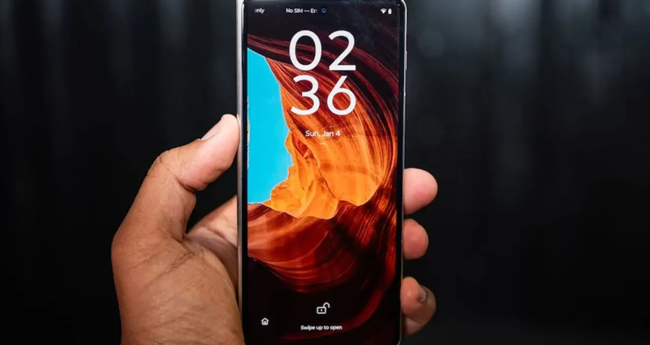 Motorola Razr Fold: ৮.১ ইঞ্চির বিশাল ফোল্ডেবল স্ক্রিন, ৬০০০mAh ব্যাটারি! ভারতে লঞ্চ Motorola-র প্রিমিয়াম ফোন
