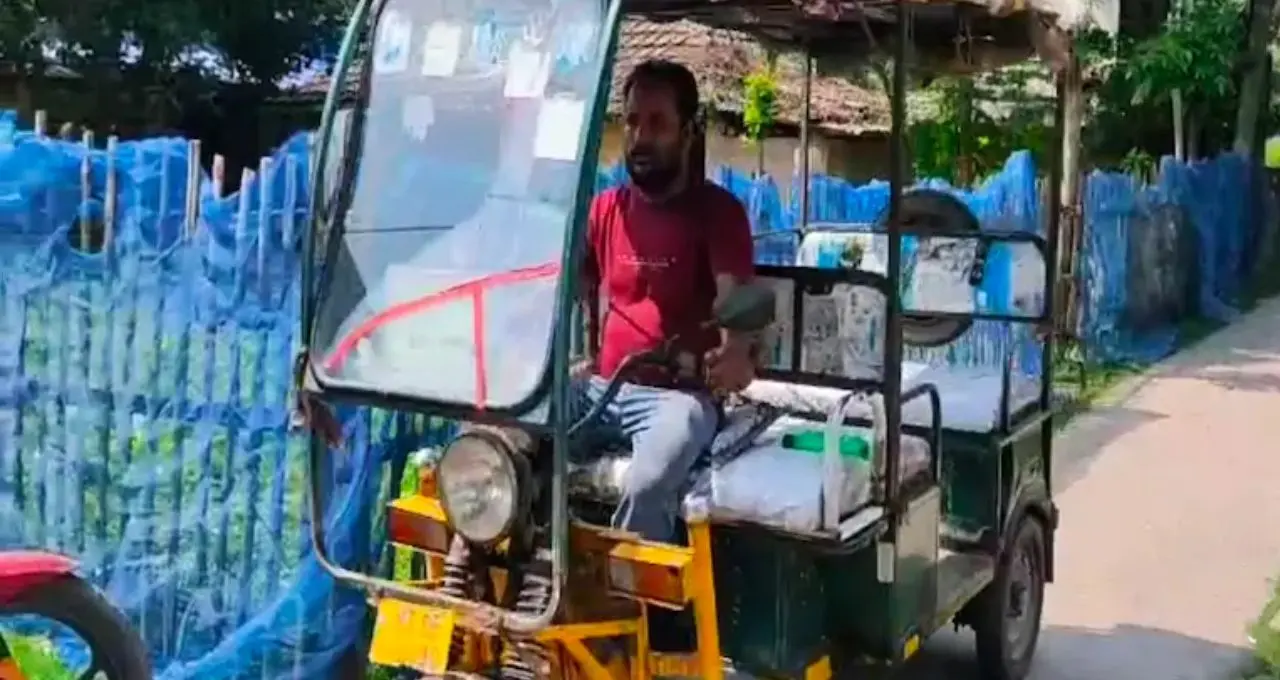 বাবা টোটো চালক, মা গৃহবধূ! দারিদ্র্যকে হারিয়ে উচ্চমাধ্যমিকে ৪৭০ পেল মালদহের সুমি
