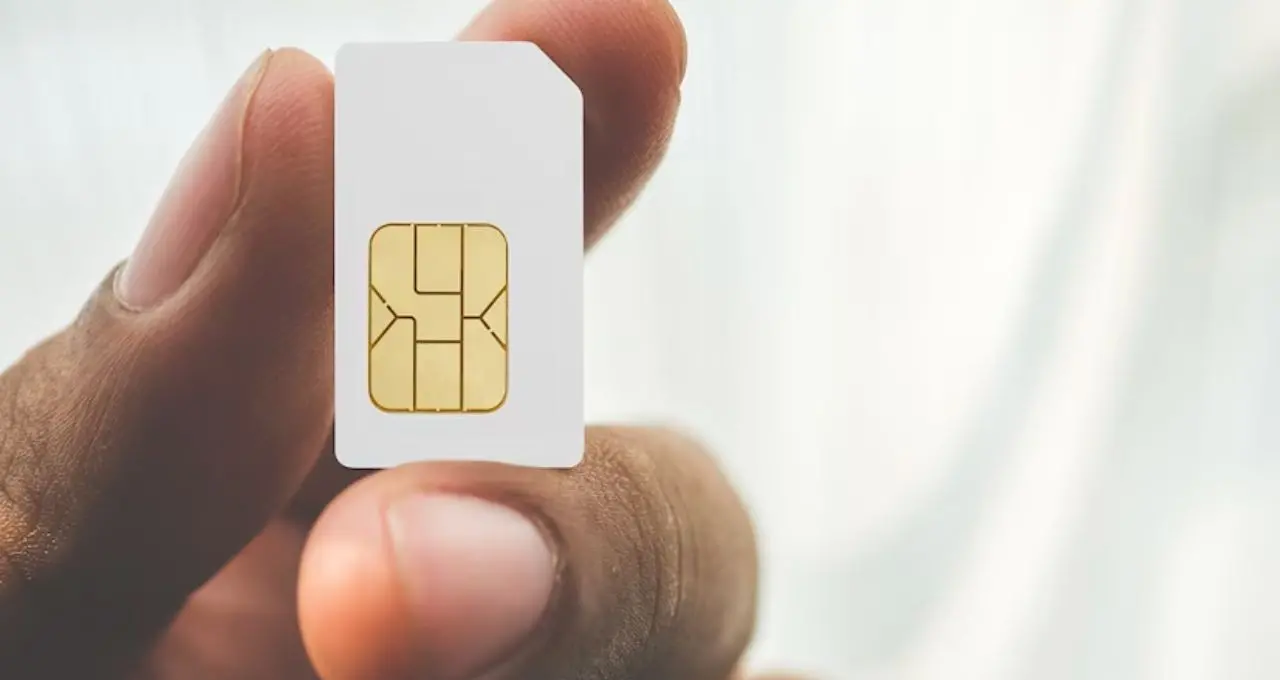 Aadhaar Linked SIM Check: আপনার নামে চলছে ভুয়ো সিম? ১ মিনিটে চেক করুন, সঙ্গে সঙ্গে ব্লক না করলে জড়াতে পারেন বড় বিপদে
