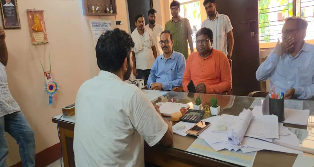 Ol Chiki Script Higher Education: সাঁওতালি পড়ুয়াদের জন্য বড় সুখবর! এবার মেদিনীপুরের কলেজেই অলচিকি হরফে পড়ানো হবে ৩ বিষয়