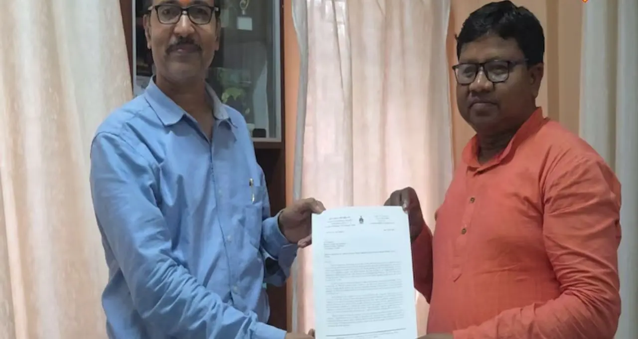 Ol Chiki Script Higher Education: সাঁওতালি পড়ুয়াদের জন্য বড় সুখবর! এবার মেদিনীপুরের কলেজেই অলচিকি হরফে পড়ানো হবে ৩ বিষয়
