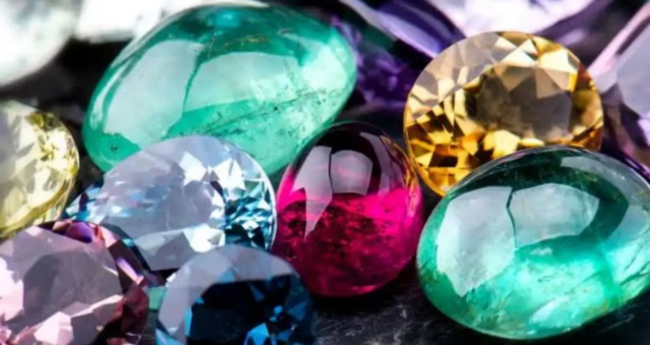 Gemology Career: উচ্চ মাধ্যমিকের পর জেমোলজি নিয়ে পড়াশোনা! রত্ন চিনেই গড়তে পারেন উজ্জ্বল কেরিয়ার
