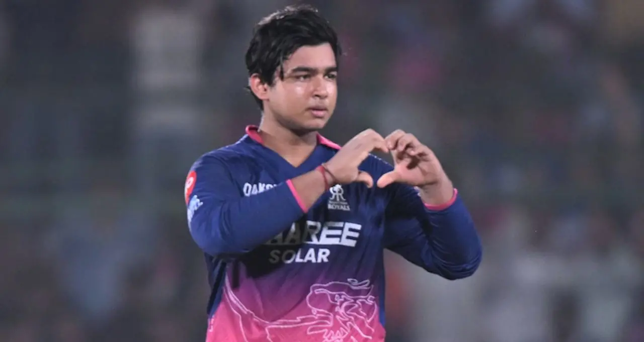 ১৫ বছরের বৈভবকে টিম ইন্ডিয়ায় দেখতে চান রবি শাস্ত্রী! IPL-এর মাঝেই বিসিসিআইকে বড় বার্তা প্রাক্তন কোচের
