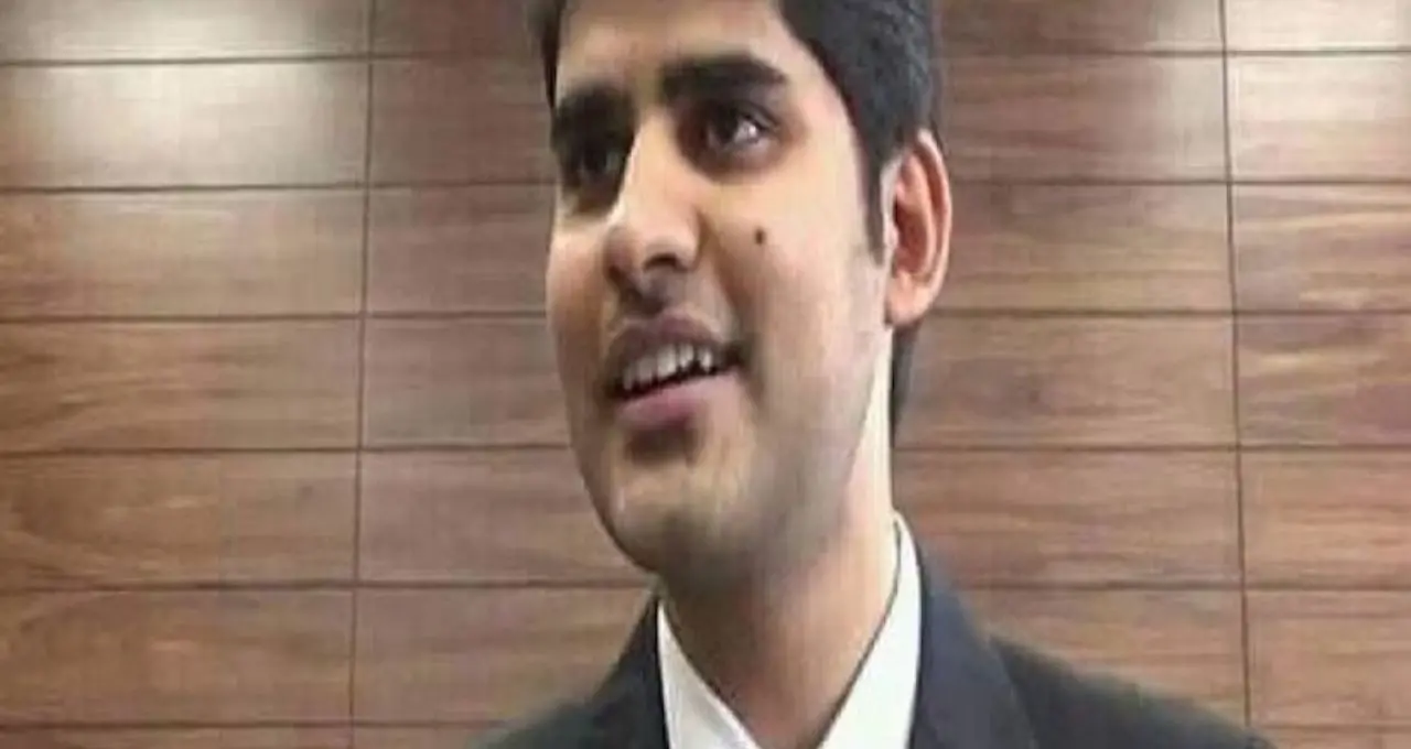কোটি টাকার চাকরি ছেড়ে UPSC-তে বাজিমাত! IAS টপার কনিষ্ক কাটারিয়ার প্রেম, পরিশ্রম আর স্বপ্নপূরণের অনুপ্রেরণার গল্প
