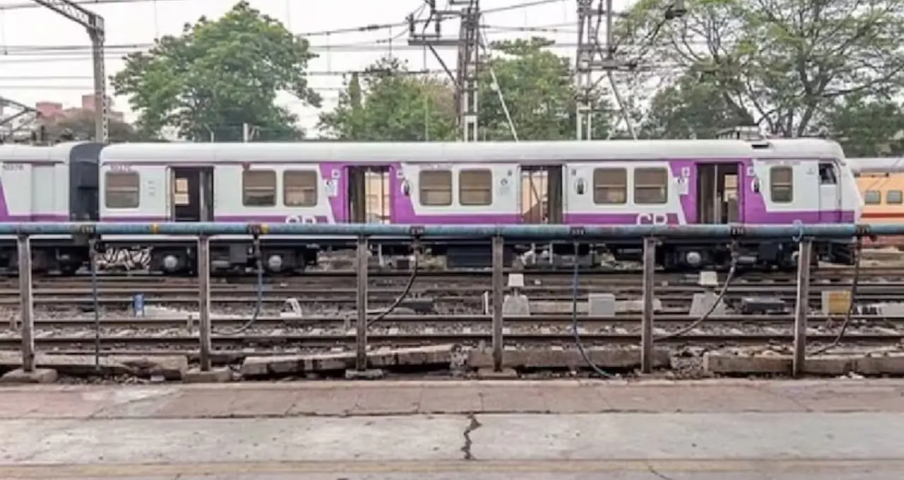 Knowledge Story: EMU, DEMU না MEMU? লোকাল ট্রেনের নামের পিছনে লুকিয়ে বড় রহস্য, ফারাক জানলে চমকে যাবেন
