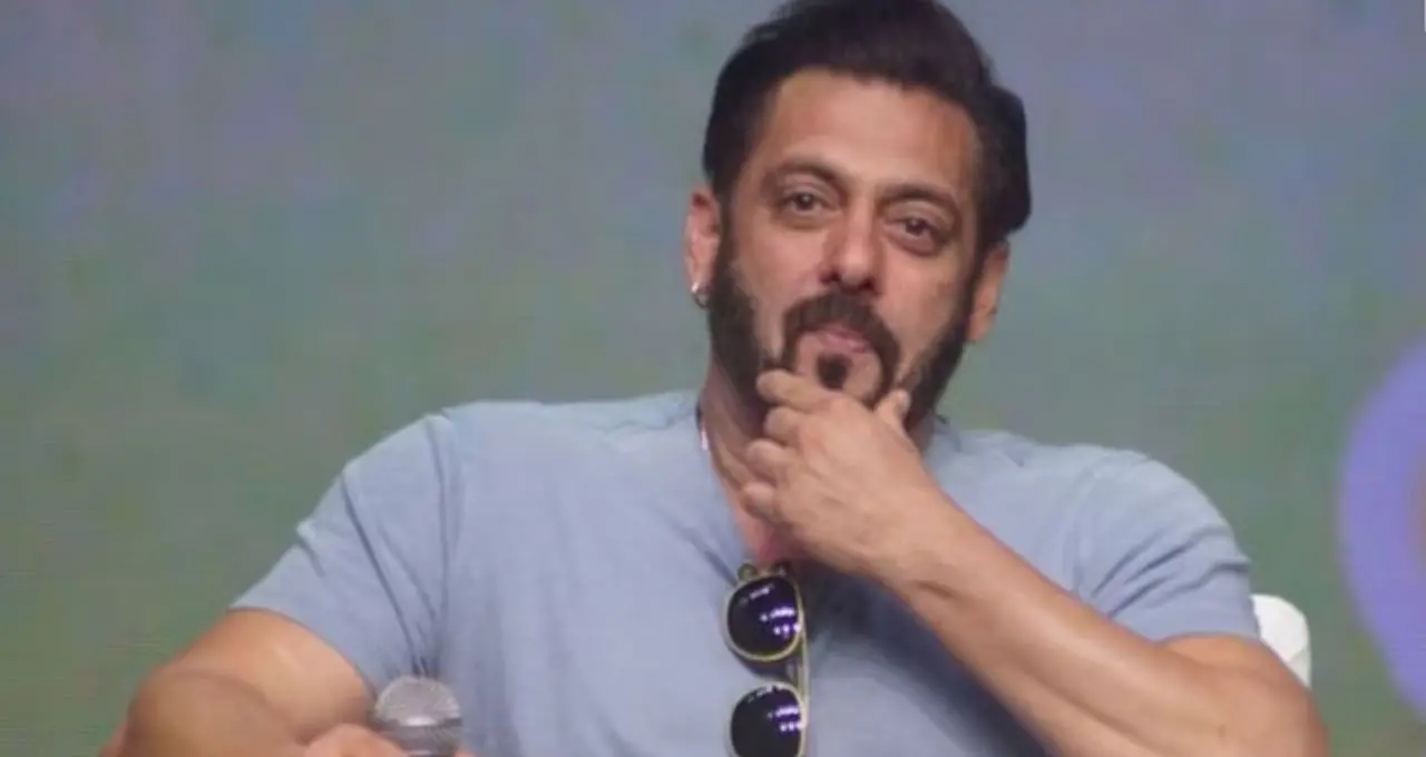Salman Khan: ‘আমি একা নই!’ ভাইরাল পোস্ট ঘিরে জল্পনার অবসান, মায়ের দুশ্চিন্তার পর মুখ খুললেন সলমন