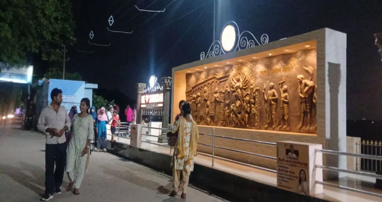 গরমে হাঁসফাঁস? হাওড়ার চাঁপাতলা গঙ্গাঘাটে সন্ধ্যা নামলেই মিলছে স্বস্তির ছোঁয়া
