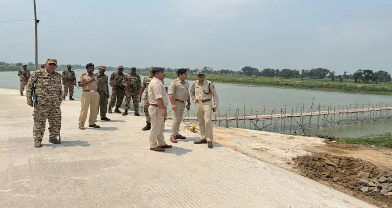 বর্ষার আগেই সতর্ক প্রশাসন! দামোদর নদীবাঁধ পরিদর্শনে আধিকারিকরা, বন্যা রুখতে জোর প্রস্তুতি হাওড়ায়
