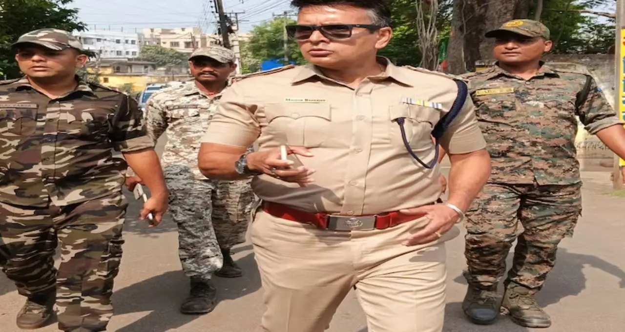 পুলিশের পোশাক ছেড়ে এবার ক্যামেরার সামনে! কানে প্রদর্শিত ছবিতে অভিনয় করে চর্চায় বিষ্ণুপুরের এসডিপিও মৈনাক বন্দ্যোপাধ্যায়

