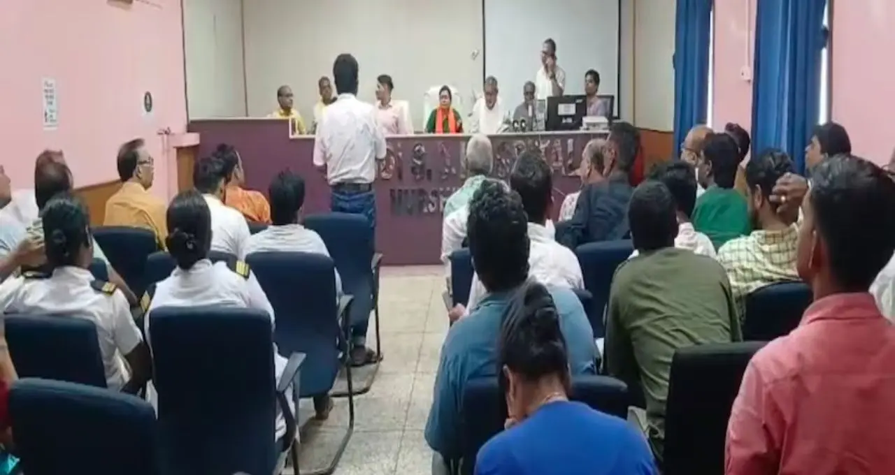 রেফার কমাতে কড়া বার্তা বিধায়কের! কান্দি মহকুমা হাসপাতালে দালালরাজের বিরুদ্ধে ‘জিরো টলারেন্স’

