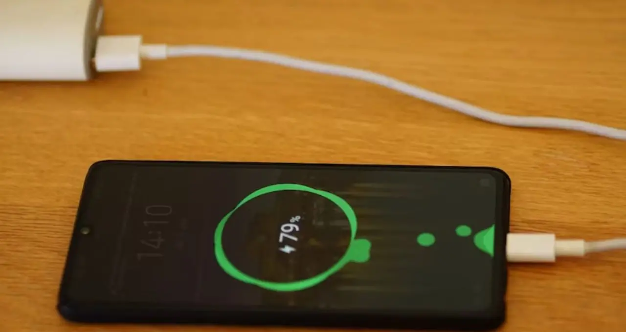 iPhone নয়, কেন Android ফোনেই ভরসা বাড়ছে ক্রেতাদের? ৭ বড় কারণে বদলে যাচ্ছে স্মার্টফোনের বাজার
