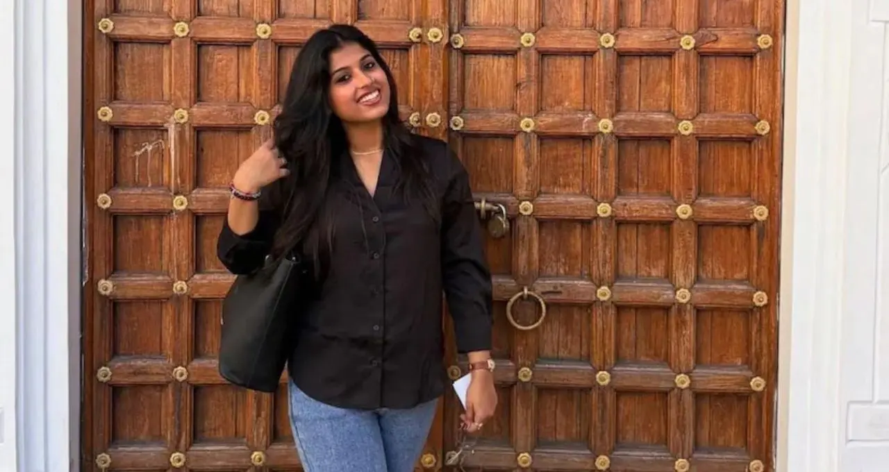২১ বছরেই IAS! কোচিং ছাড়াই UPSC-তে বাজিমাত, সৌন্দর্য ও সাফল্যে চর্চার কেন্দ্রে আস্থা সিং
