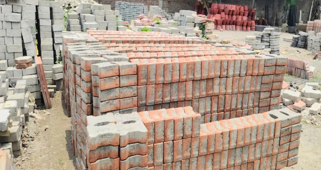 কান্দিতে ‘প্রাসাদোপম’ বাড়ি ঘিরে রহস্য! শান্তনু সিনহা বিশ্বাসকে ২.৫ কোটি দিলেন কে? ইডি তদন্তে উঠে এল দাউদ শেখের নাম

