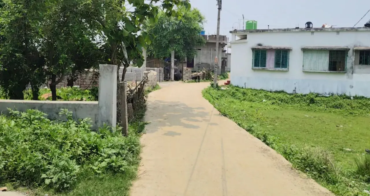 কান্দিতে ‘প্রাসাদোপম’ বাড়ি ঘিরে রহস্য! শান্তনু সিনহা বিশ্বাসকে ২.৫ কোটি দিলেন কে? ইডি তদন্তে উঠে এল দাউদ শেখের নাম
