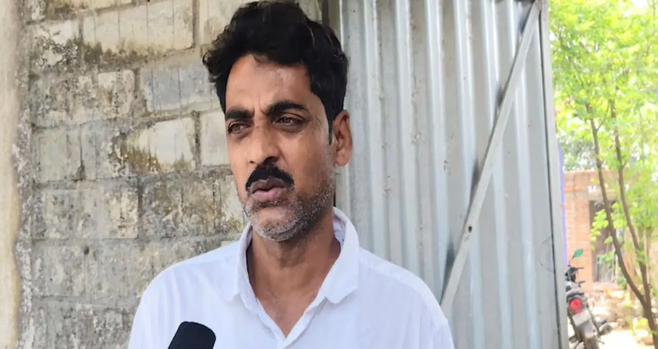কান্দিতে ‘প্রাসাদোপম’ বাড়ি ঘিরে রহস্য! শান্তনু সিনহা বিশ্বাসকে ২.৫ কোটি দিলেন কে? ইডি তদন্তে উঠে এল দাউদ শেখের নাম
