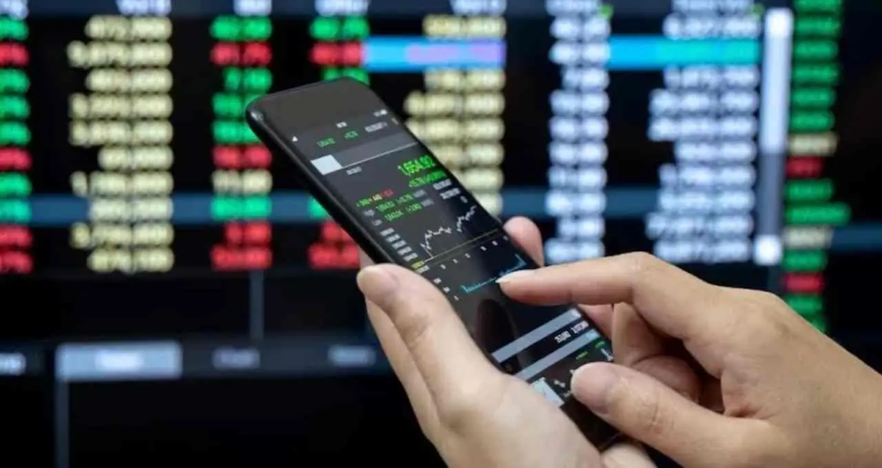 Indian Markets Signal Subdued Opening as GIFT Nifty Trades Lower at 23872