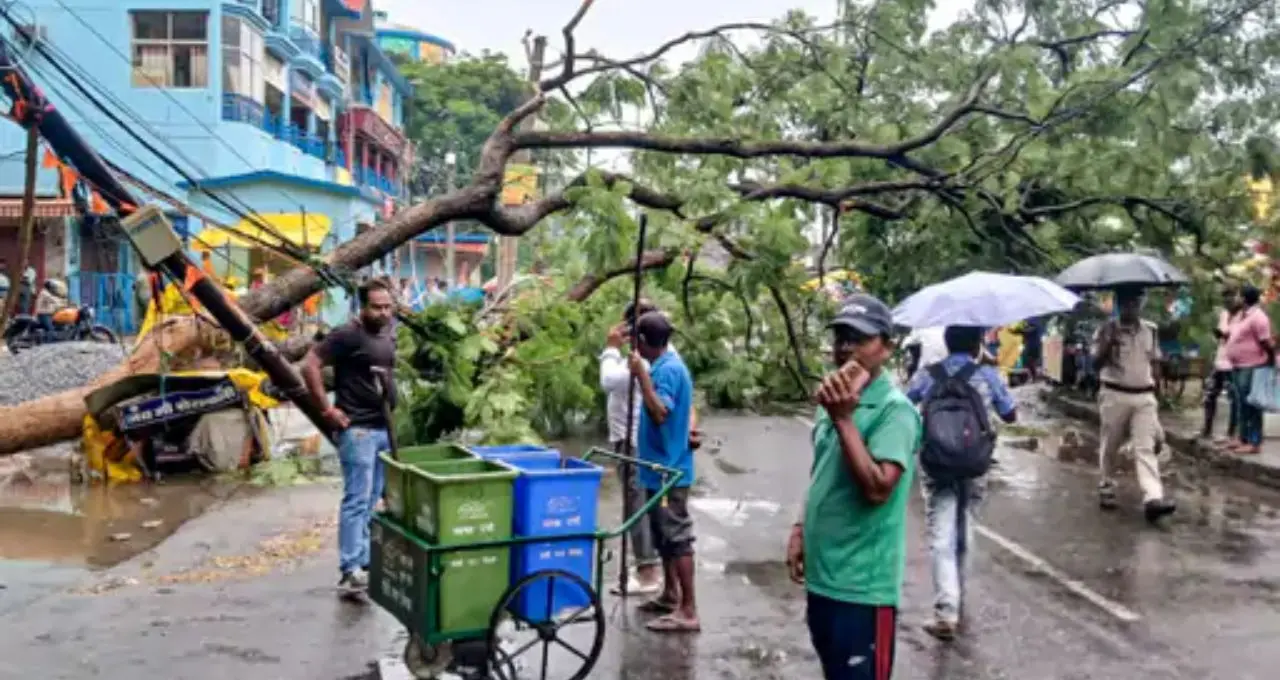 भारत में मौसम का बड़ा बदलाव: रेतीले तूफान, आंधी-बारिश और तापमान में गिरावट; कई राज्यों में हीटवेव से राहत