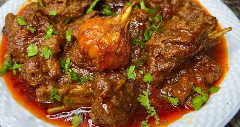आगरा में चम्पारण हांडी मटन का जलवा, मिट्टी की हांडी और धीमी आंच ने बनाया खास