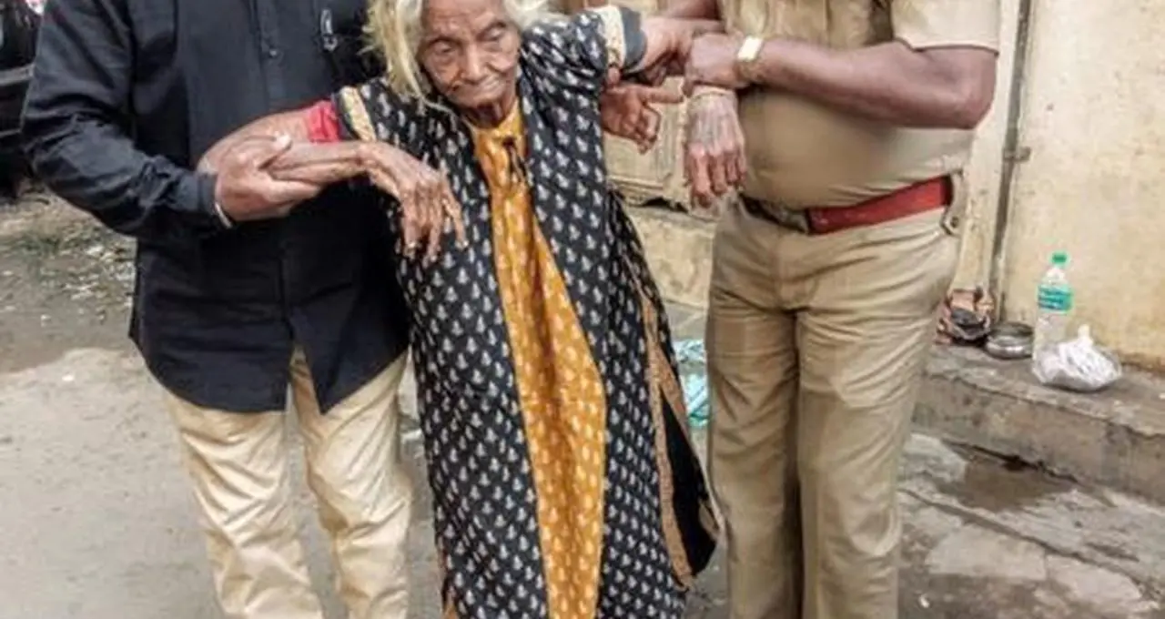 हैदराबाद में मानवीय पहल: पुलिस और गांधी अस्पताल ने मिलकर 6 बेसहारा मानसिक रोगियों को सुरक्षित पुनर्वास केंद्र भेजा