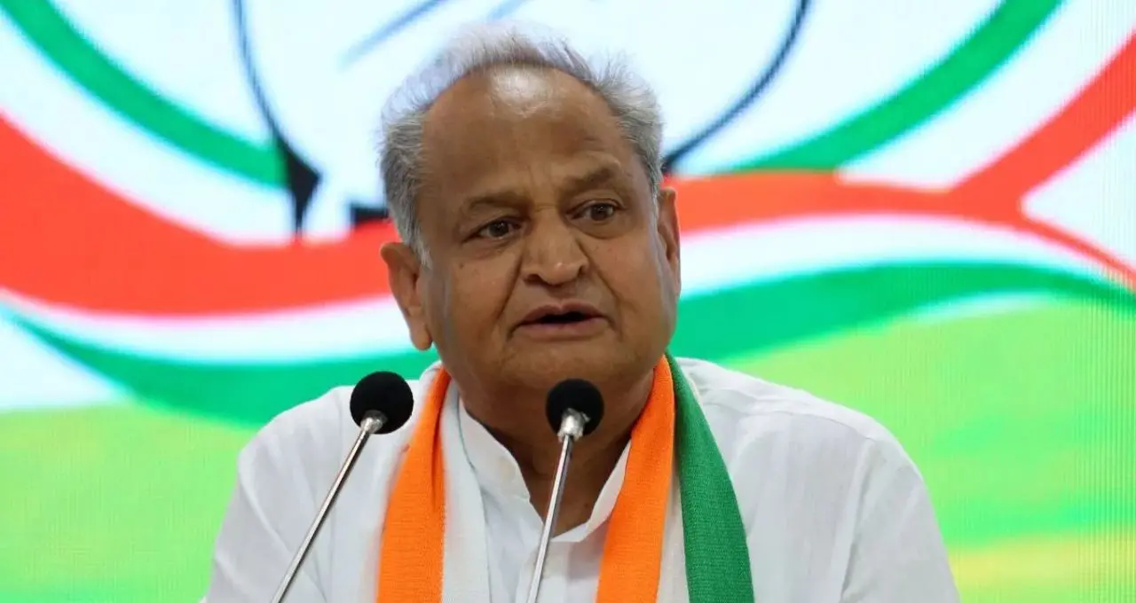 राजस्थान की सियासत गरमाई: अशोक गहलोत का बड़ा हमला, मंत्रियों और प्रशासन पर लगाए गंभीर आरोप