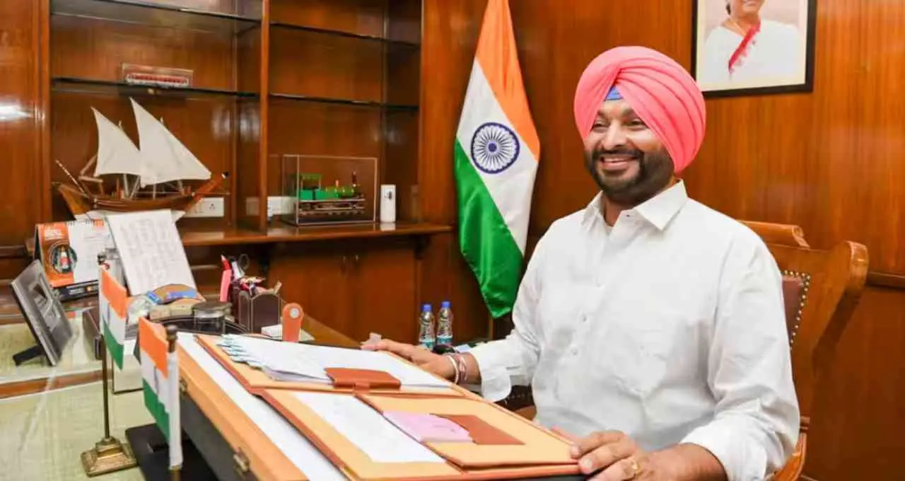 Punjab Politics: विधानसभा चुनाव लड़ने के संकेत, पंजाब में काम करने की इच्छा जताई बिट्टू ने