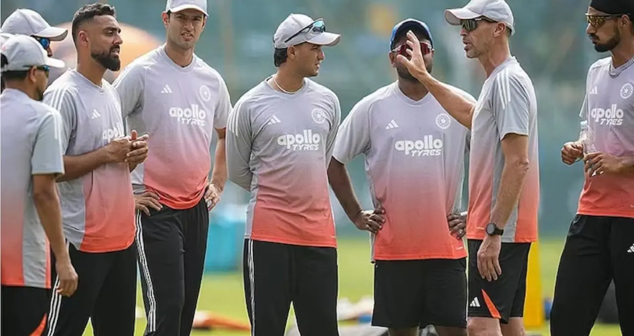 আফগানিস্তান সিরিজের আগে বড় ধাক্কা! হ্যামস্ট্রিং চোটে ছিটকে গেলেন বিরাট কোহলি, চিন্তায় টিম ইন্ডিয়া
