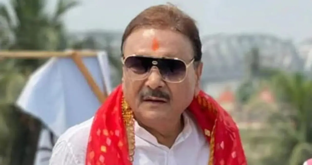 कोलकाता में TMC विधायक मदन मित्रा की कार पर हमला: कटमनी विवाद को लेकर भड़का जनाक्रोश