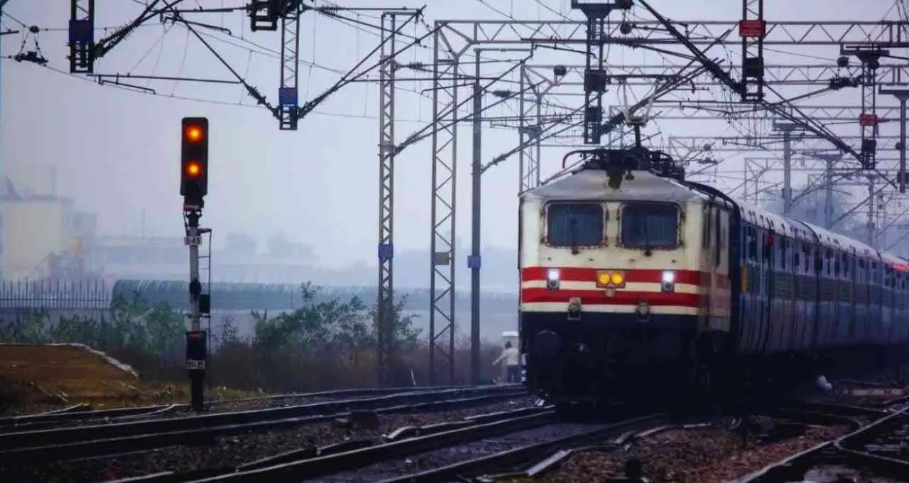 आरा-बलिया रेल परियोजना के रूट पर बहस तेज, विधायक ने मूल एलाइनमेंट पर निर्माण की मांग की