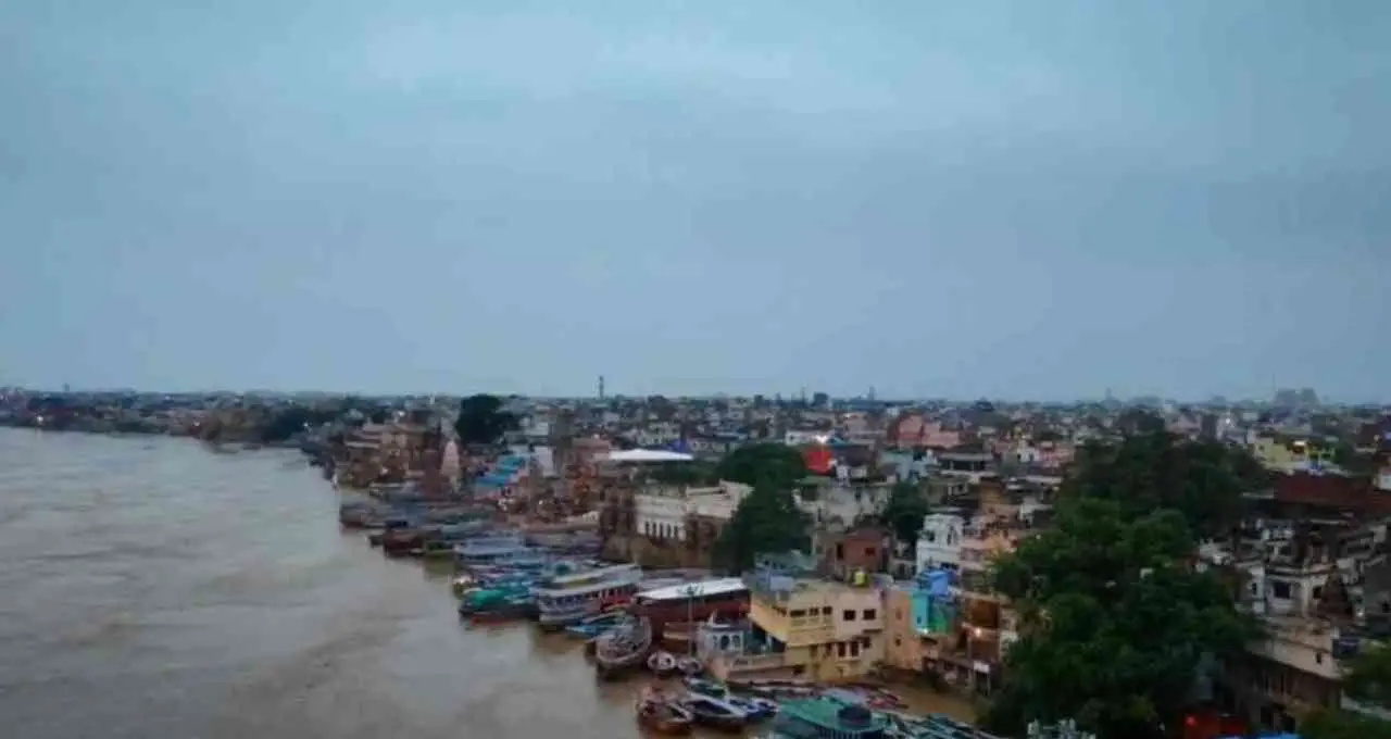 वाराणसी समेत पूर्वांचल में मौसम का बदला मिजाज, बूंदाबांदी के बाद धूप और उमस ने बढ़ाई परेशानी