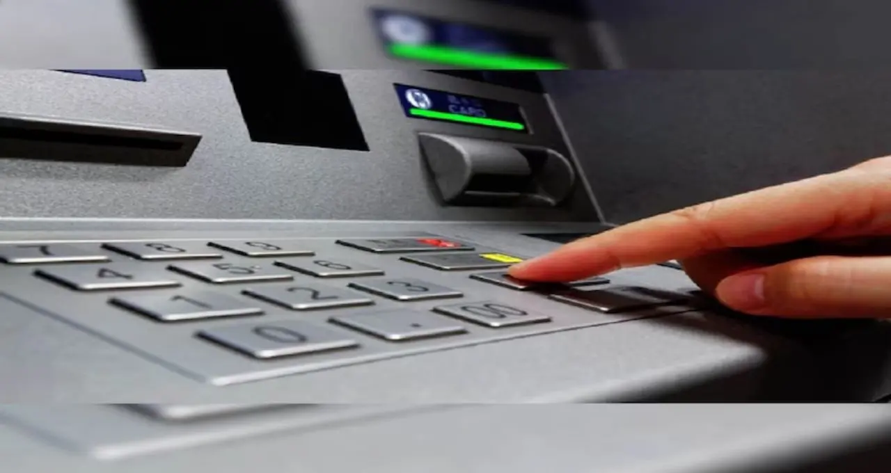 দেশজুড়ে ATM পরিষেবা বন্ধের আশঙ্কা! ছোট শহর ও মফস্বলে নগদের সংকট, RBI-র দ্বারস্থ ATM অপারেটররা
