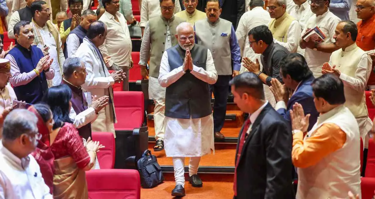 PM Modi Record: कैबिनेट ने सराहना प्रस्ताव किया पारित, NDA की बैठक में दिखी शीर्ष नेतृत्व की मौजूदगी