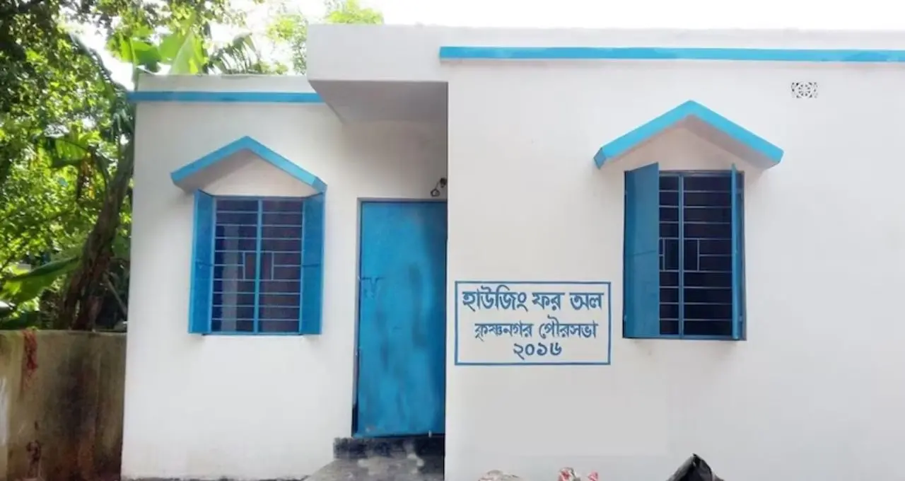 প্রধানমন্ত্রী আবাস যোজনার সমীক্ষা শুরু, কারা পাবেন বাড়ির সুবিধা? জেনে নিন যোগ্যতা, অগ্রাধিকার ও নতুন নিয়ম
