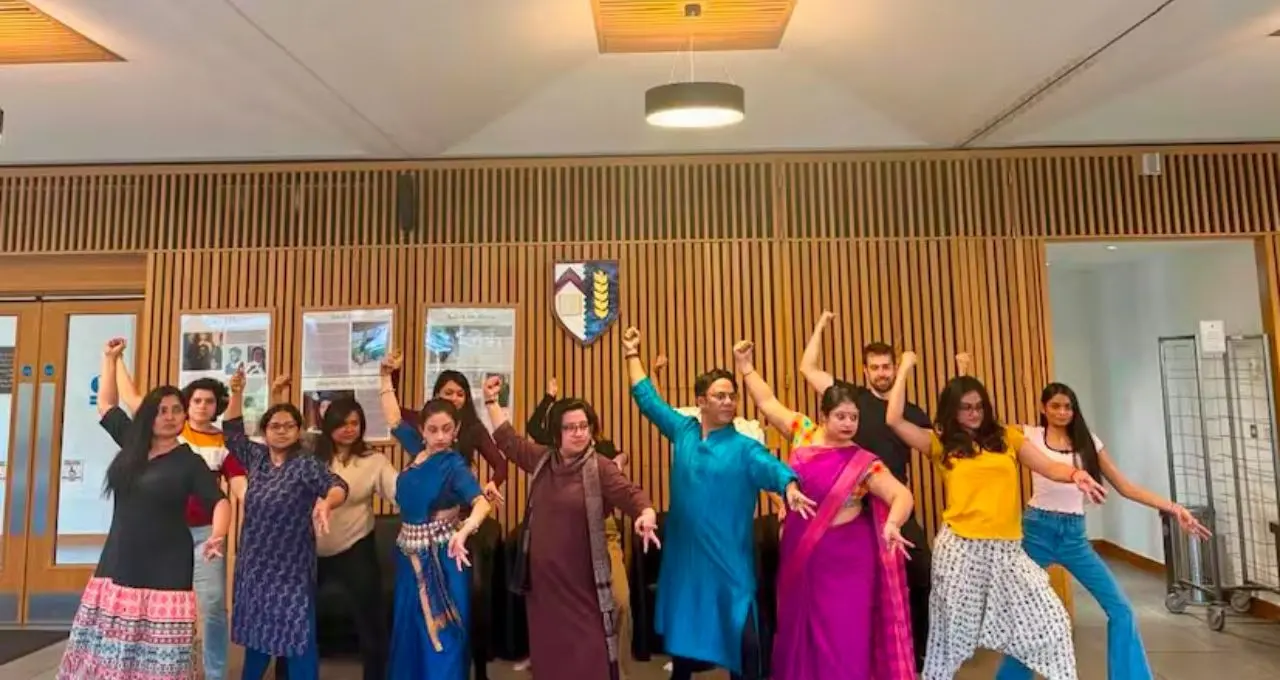 অক্সফোর্ডে বাংলার গর্ব! বিশেষ আমন্ত্রণে ওডিশি নৃত্যের পাঠ দিলেন ডোনা গঙ্গোপাধ্যায়