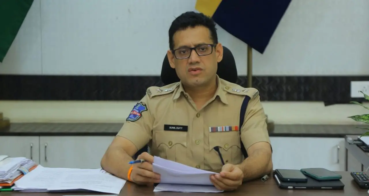 बस यात्रियों से मोबाइल चोरी और UPI फ्रॉड गैंग का पर्दाफाश: 27 मोबाइल और 2.70 लाख रुपये बरामद