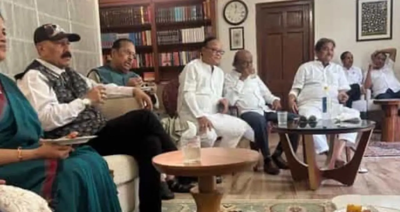 तृणमूल कांग्रेस में बड़ा राजनीतिक संकट: बागी सांसदों की दिल्ली में अहम बैठक