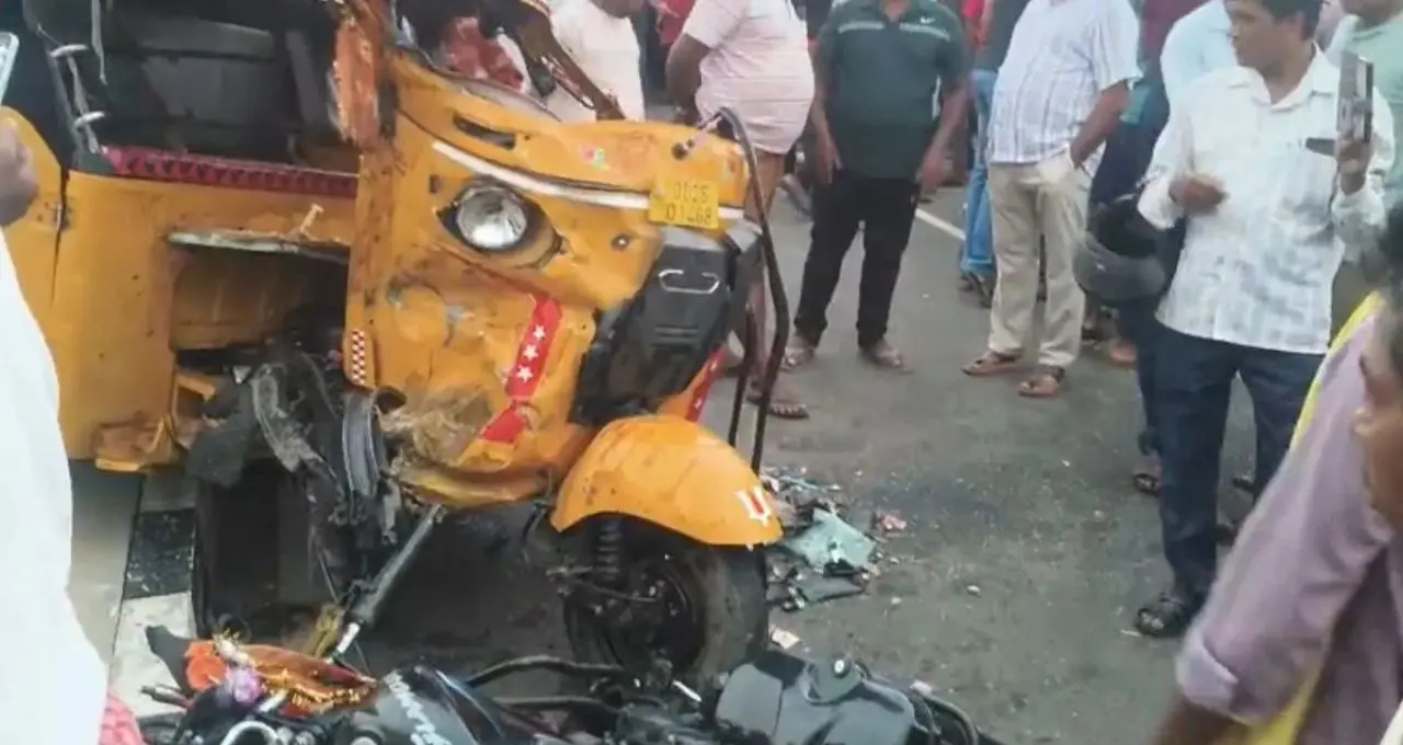 ऑटो और मोटरसाइकिल की भीषण टक्कर में युवक की मौत, छह लोग गंभीर रूप से घायल