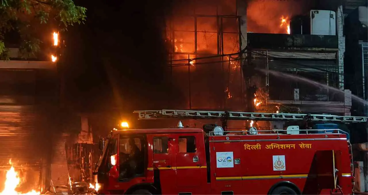 दिल्ली के अस्पताल में जंक्शन बॉक्स में लगी आग, दमकल ने 15 मिनट में पाया काबू