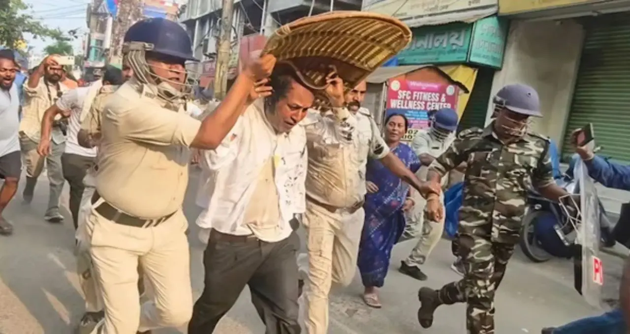 पश्चिम बंगाल में भ्रष्टाचार मामले में पूर्व TMC नेता की गिरफ्तारी के बाद विरोध प्रदर्शन, जांच पर टिकी निगाहें