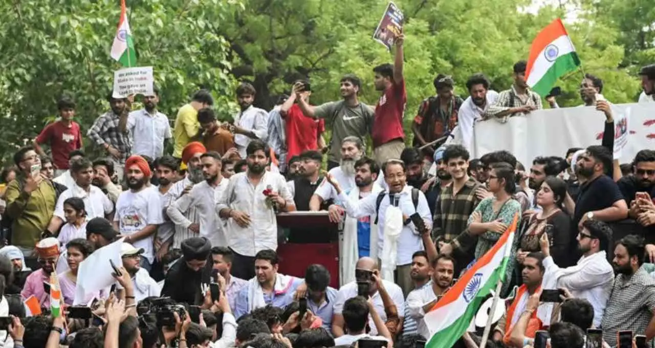 जयपुर में ‘कॉकरोच जनता पार्टी’ का प्रदर्शन: प्रशासन ने शर्तों के साथ दी अनुमति