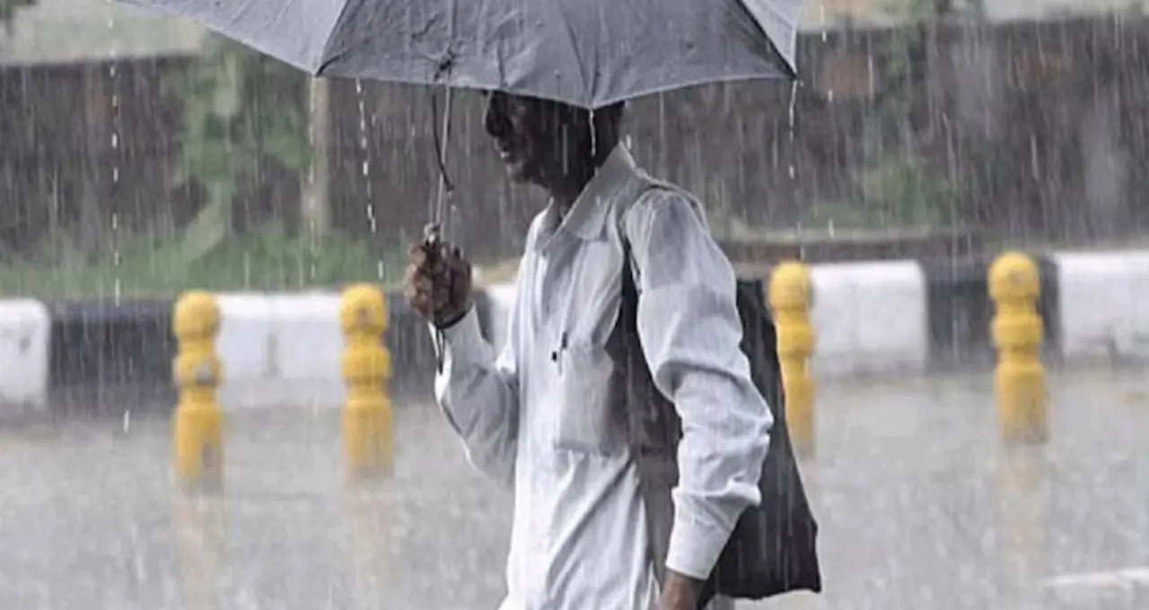 IMD Weather Update: আষাঢ়ের শুরুতেই উত্তরের ৫ জেলায় ভারী থেকে অতি ভারী বৃষ্টির সতর্কতা, কলকাতায় কবে নামবে জোর বর্ষা?
