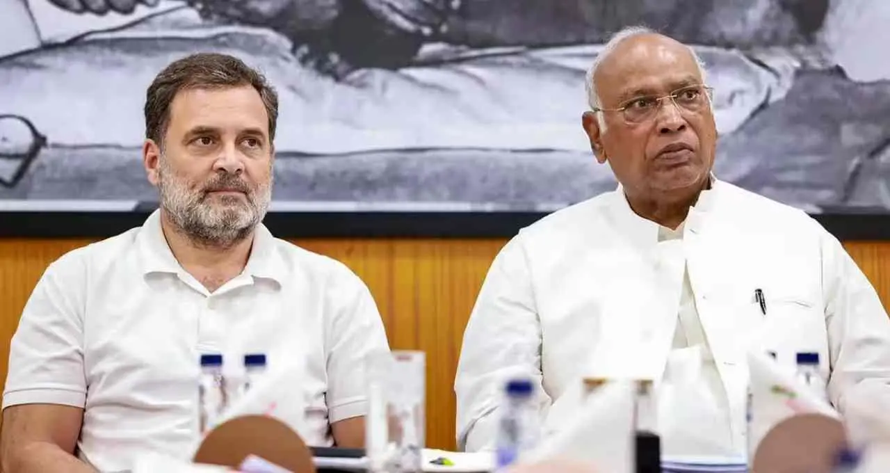 Punjab Congress Strategy 2027: चुनाव से पहले संगठन में बड़े बदलाव की तैयारी, राहुल गांधी को सौंपी जाएगी रिपोर्ट