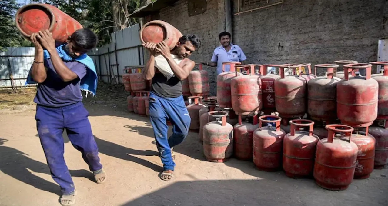 LPG সংযোগ একেবারে ফ্রি! উজ্জ্বলা যোজনা ৩.০-এ মহিলাদের জন্য বড় উপহার, কারা পাবেন সুবিধা?